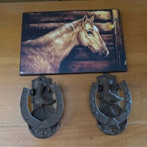 Rustic Horse Wall Art with Horseshoe Decor
